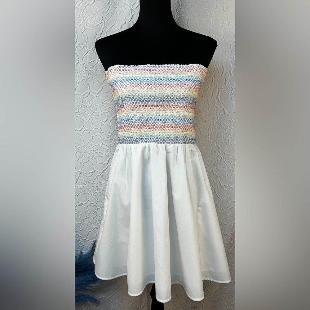 Abercrombie & Fitch- “The Trevor Project”🌈 Strapless White Mini (w/pockets) (L)